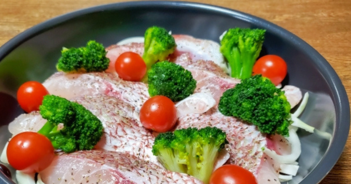 白身魚と野菜の蒸し料理